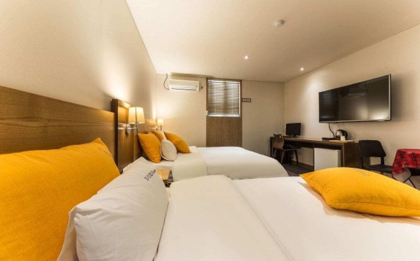 deluxe twin room | desk, soundproofing, iron/ironing board, free wifi