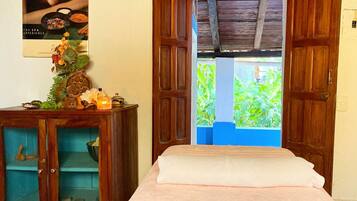 Lichaamsbehandelingen, hydrotherapie, aromatherapie, hotstone-massages