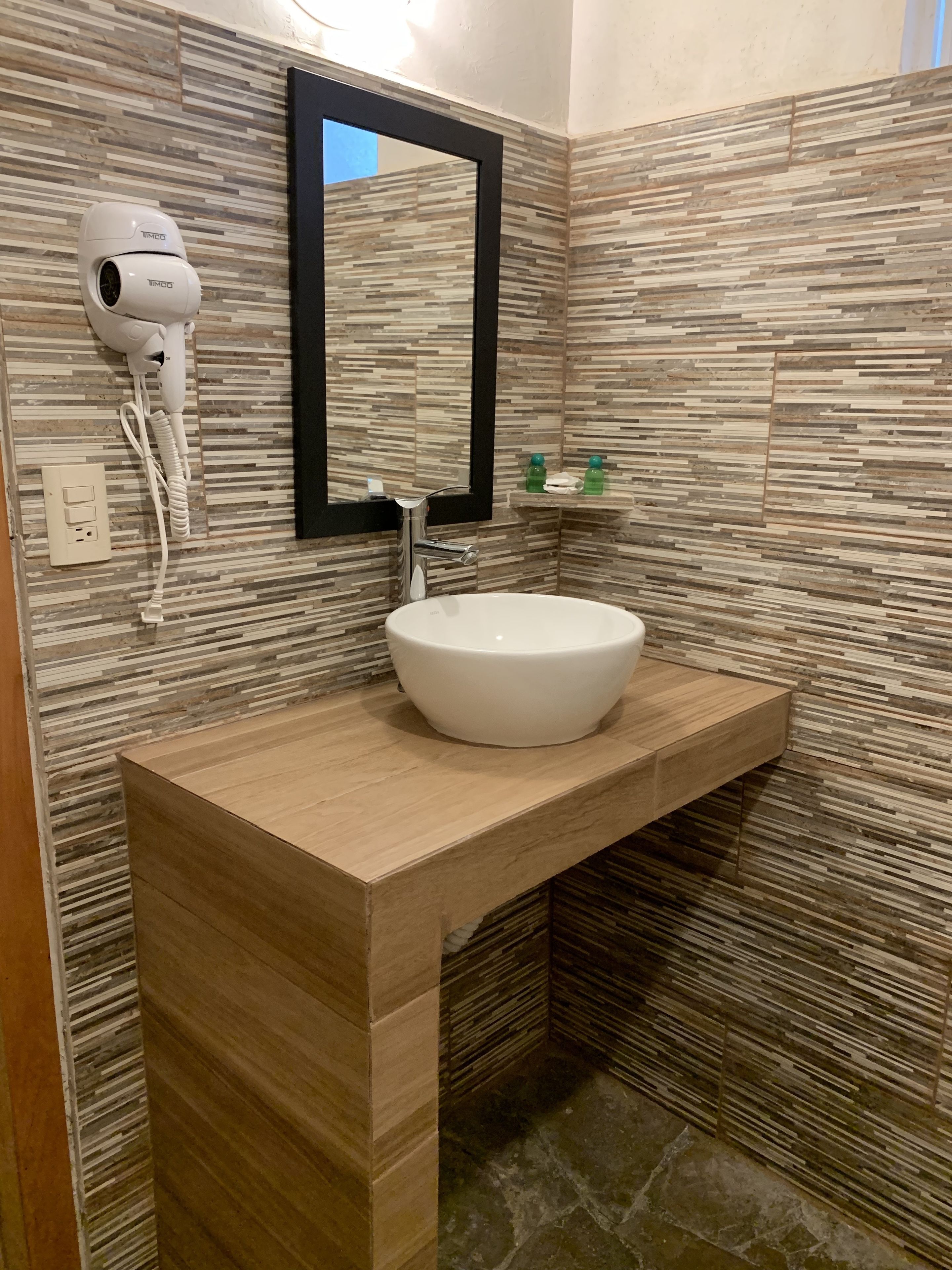 shower, free toiletries, towels, soap