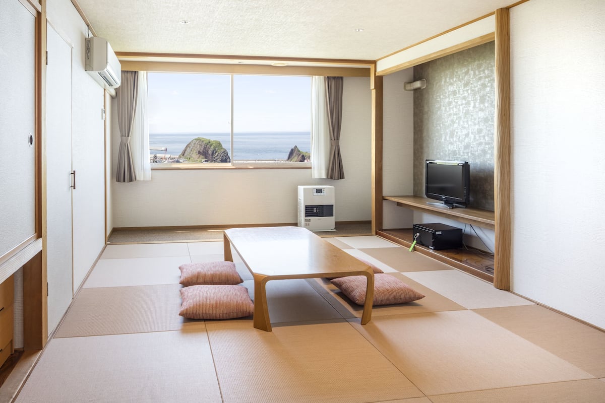 Japanese Style Room, Public Bathroom, High Floor, Non-Smoking | In-room safe, free WiFi