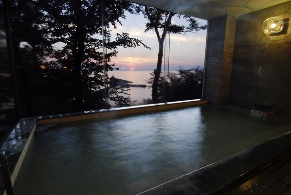 Hot springs - The SUNSET Shiretoko (Shari)