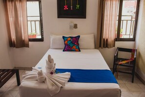 Iron/ironing board, bed sheets - Posada Kin (Palenque)