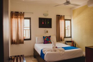 Iron/ironing board, bed sheets - Posada Kin (Palenque)