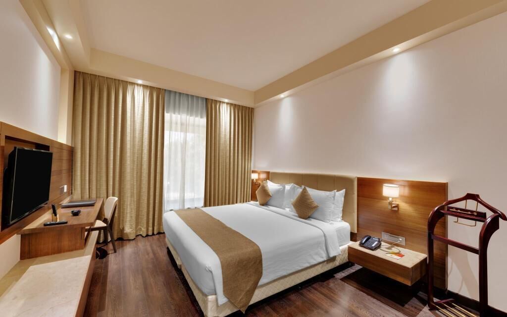 In-room safe, desk, soundproofing, iron/ironing board