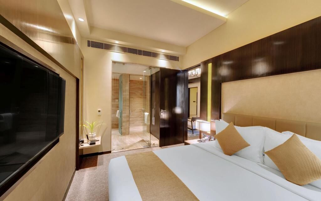 In-room safe, desk, soundproofing, iron/ironing board