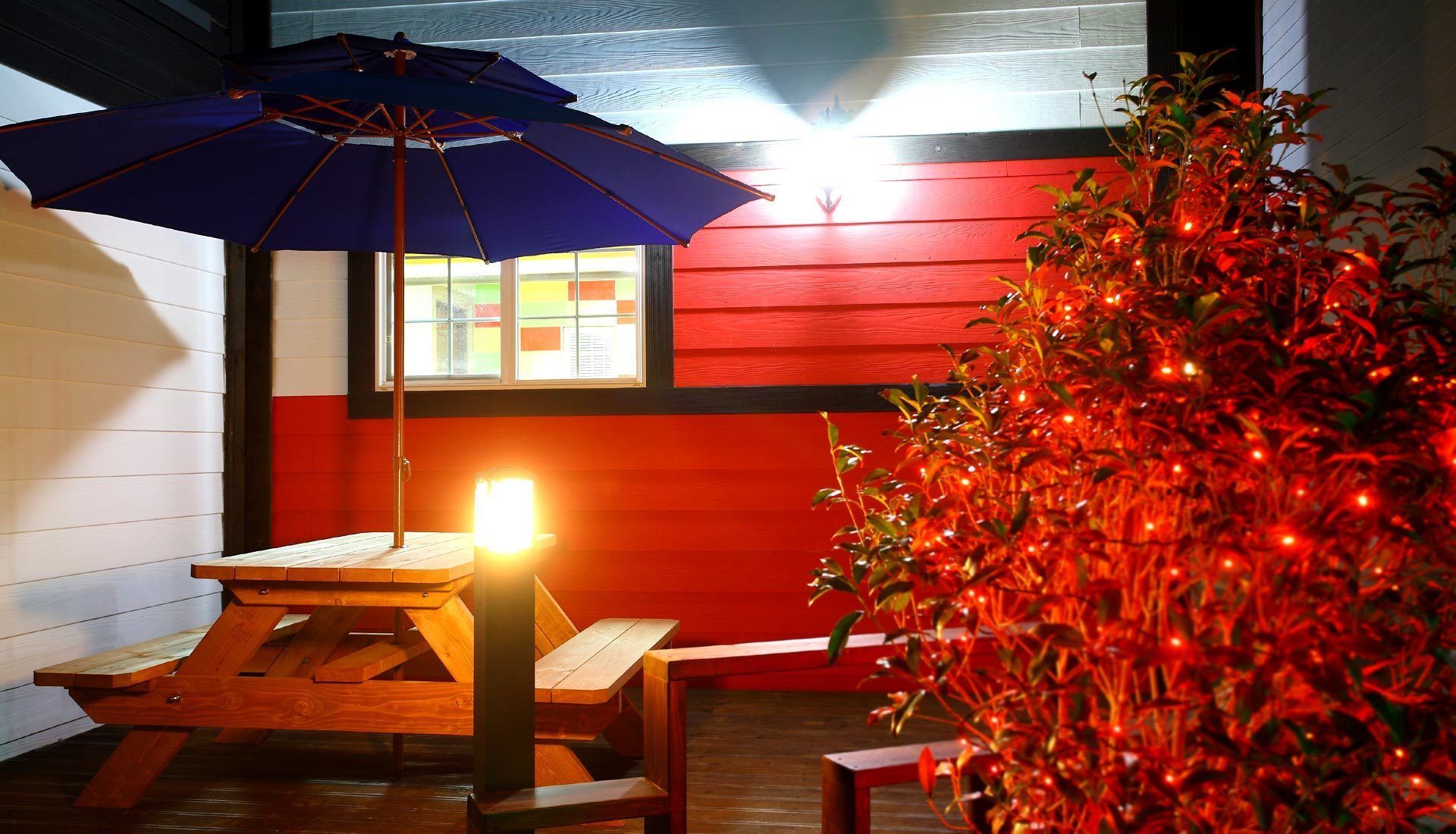 Facciata della struttura - sera/notte