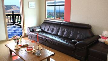 Family Studio 201 | Living area | Flat-screen TV