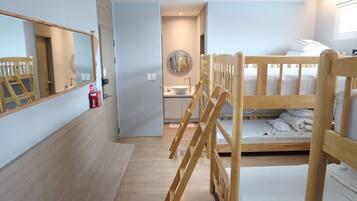 Dormitório compartilhado, somente para homens (6 persons) | Roupas de cama premium, cortinas blackout, quartos à prova de som