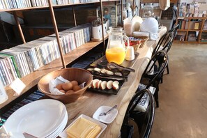 Free daily continental breakfast  - Andong Poong-gyung HOSTEL n LIBRARY (Andong)