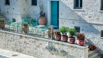 Vista frontal de la propiedad