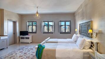 Suite, con acceso para personas discapacitadas, vista a la montaña | Sábanas de algodón egipcio y ropa de cama de alta calidad