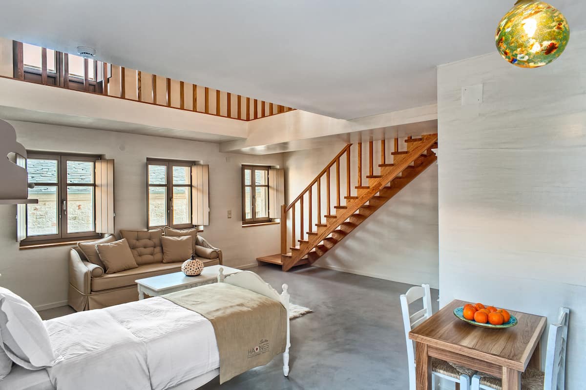Maisonette Lake View | Egyptian cotton sheets, premium bedding, pillowtop beds, minibar