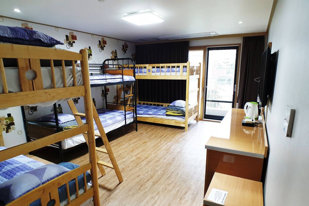 Ropa de cama hipoalergénica, cortinas blackout y insonorización
