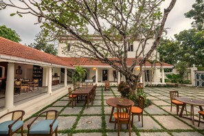 Outdoor dining - The Sun House (Galle)