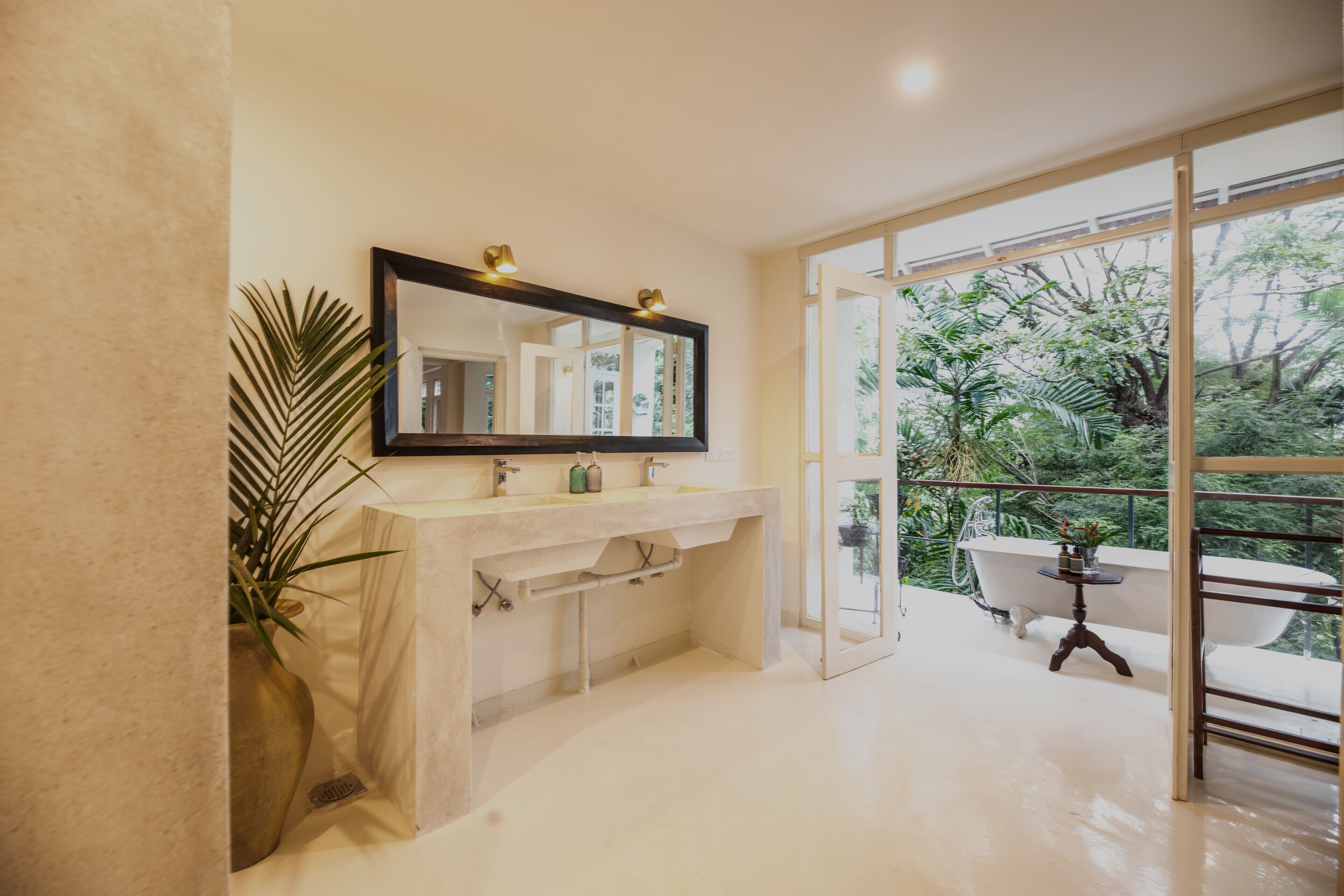 Dumas Suite | Bathroom | Free toiletries, hair dryer, bathrobes, slippers