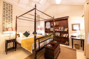 Sun and Sky Standard | Egyptian cotton sheets, premium bedding, in-room safe - The Sun House (Galle)