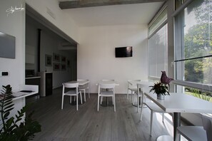 Interior entrance - Villa Silvia Olivetti (Banchette)