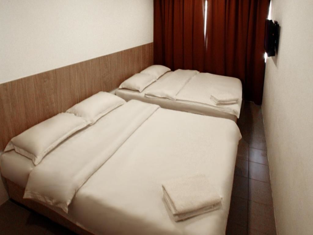 twin double standard | desk, free wifi