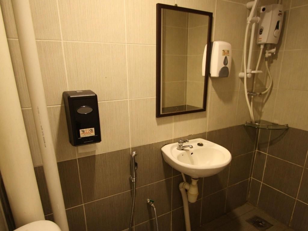 shower, free toiletries, towels