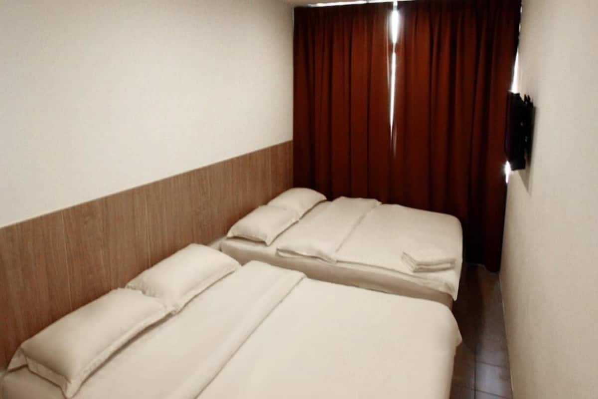 Kamar Double Standar (Twin) | Meja kerja dan Wi-Fi gratis