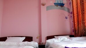 Standard Triple Room | Desk, free WiFi - Ha Long Happy Hostel - Adults Only (Ha Long)