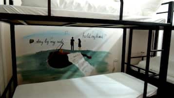 Desk, free WiFi