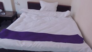 Standard Double or Twin Room | Desk, free WiFi - Ha Long Happy Hostel - Adults Only (Ha Long)