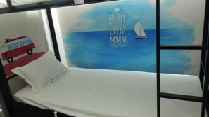 Shared Dormitory | Desk, free WiFi