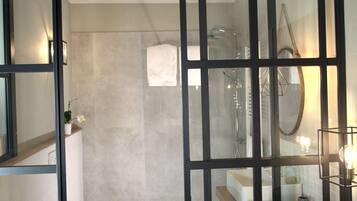 Superior Double Room, Pool View | Bathroom | Free toiletries, hair dryer, bidet, towels