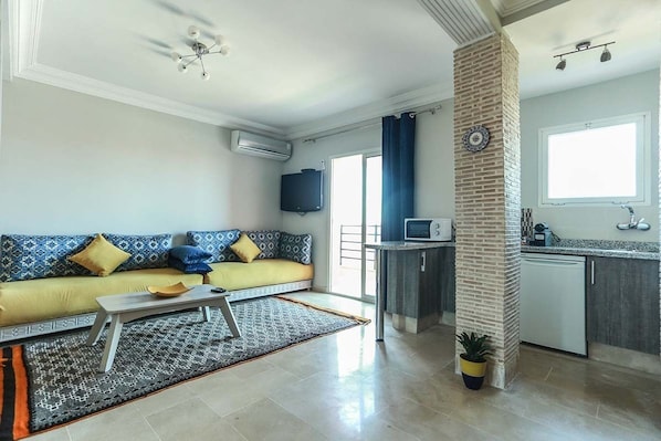 Appartement familial, 2 chambres, balcon | Cuisine privée | Réfrigérateur, four à micro-ondes, surface de cuisson