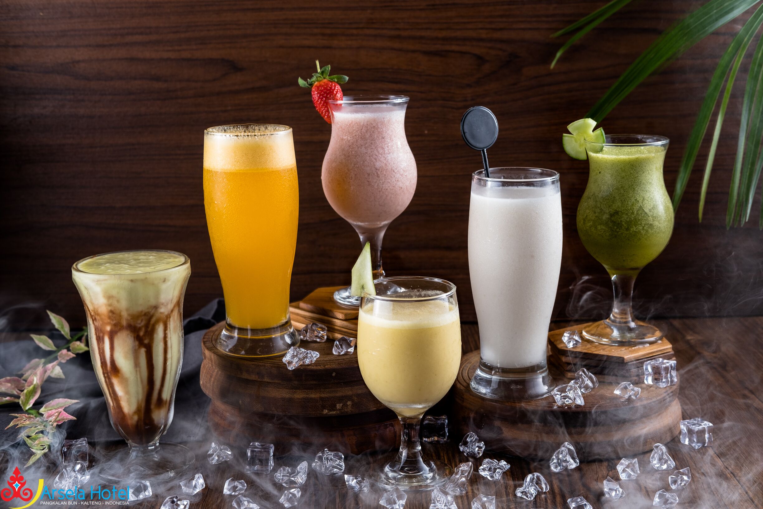 breakfast, lunch, dinner served; international cuisine