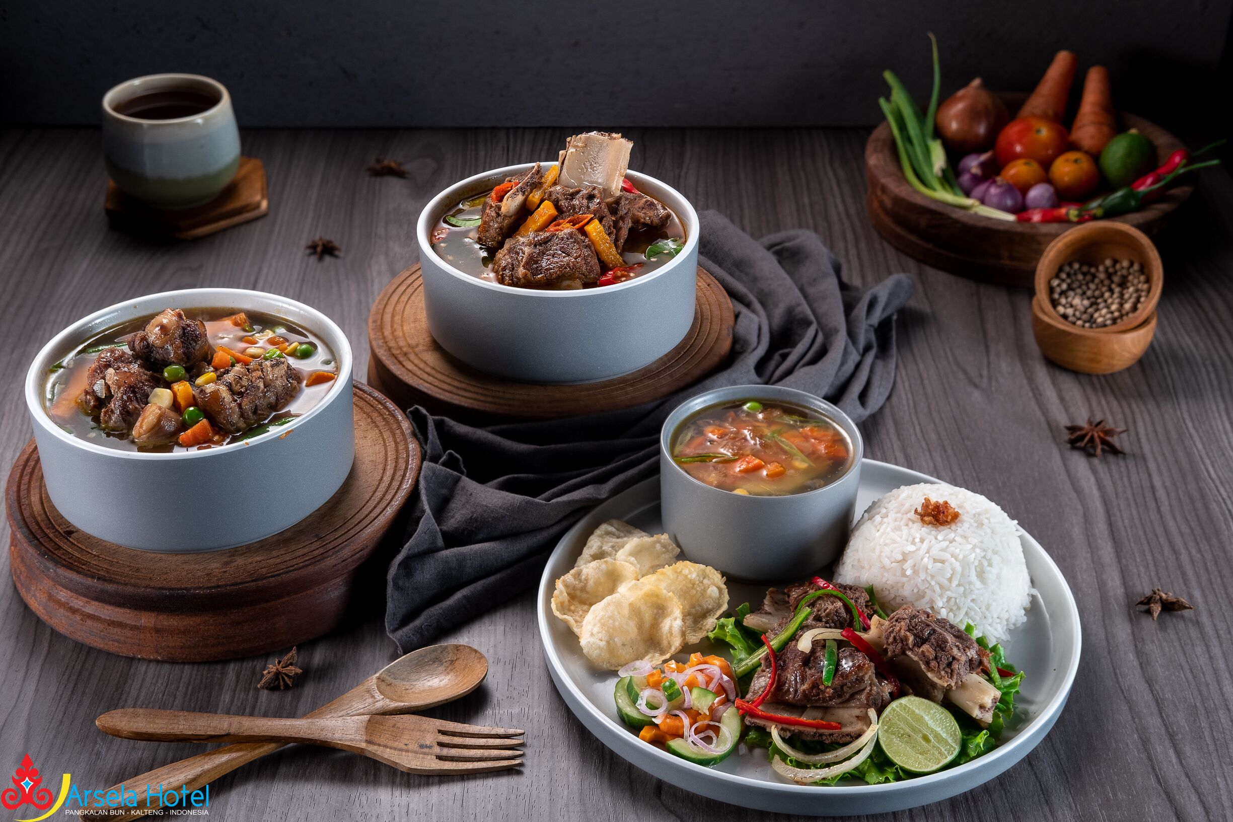 breakfast, lunch, dinner served; international cuisine