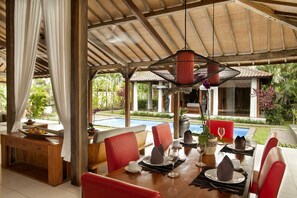 3 Bedrooms Villa with Private Pool | In-room dining - Esterin Villa (Ubud)