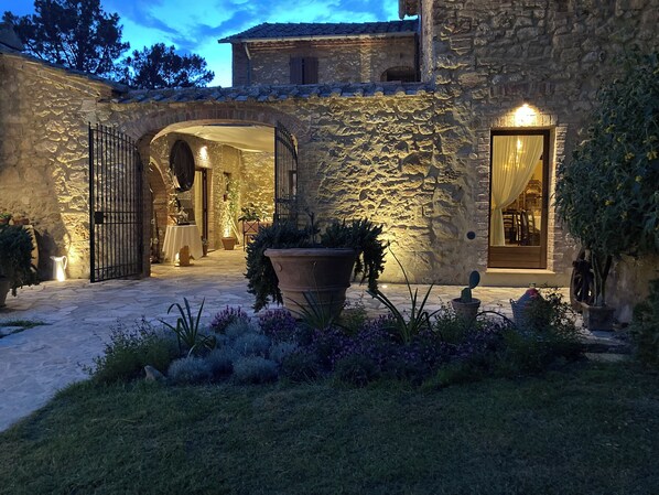 Front of property - Agriturismo Podere La Paolina (Torrita di Siena)