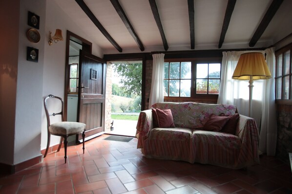 Romantic Cottage, 1 Bedroom, Kitchen, Garden View