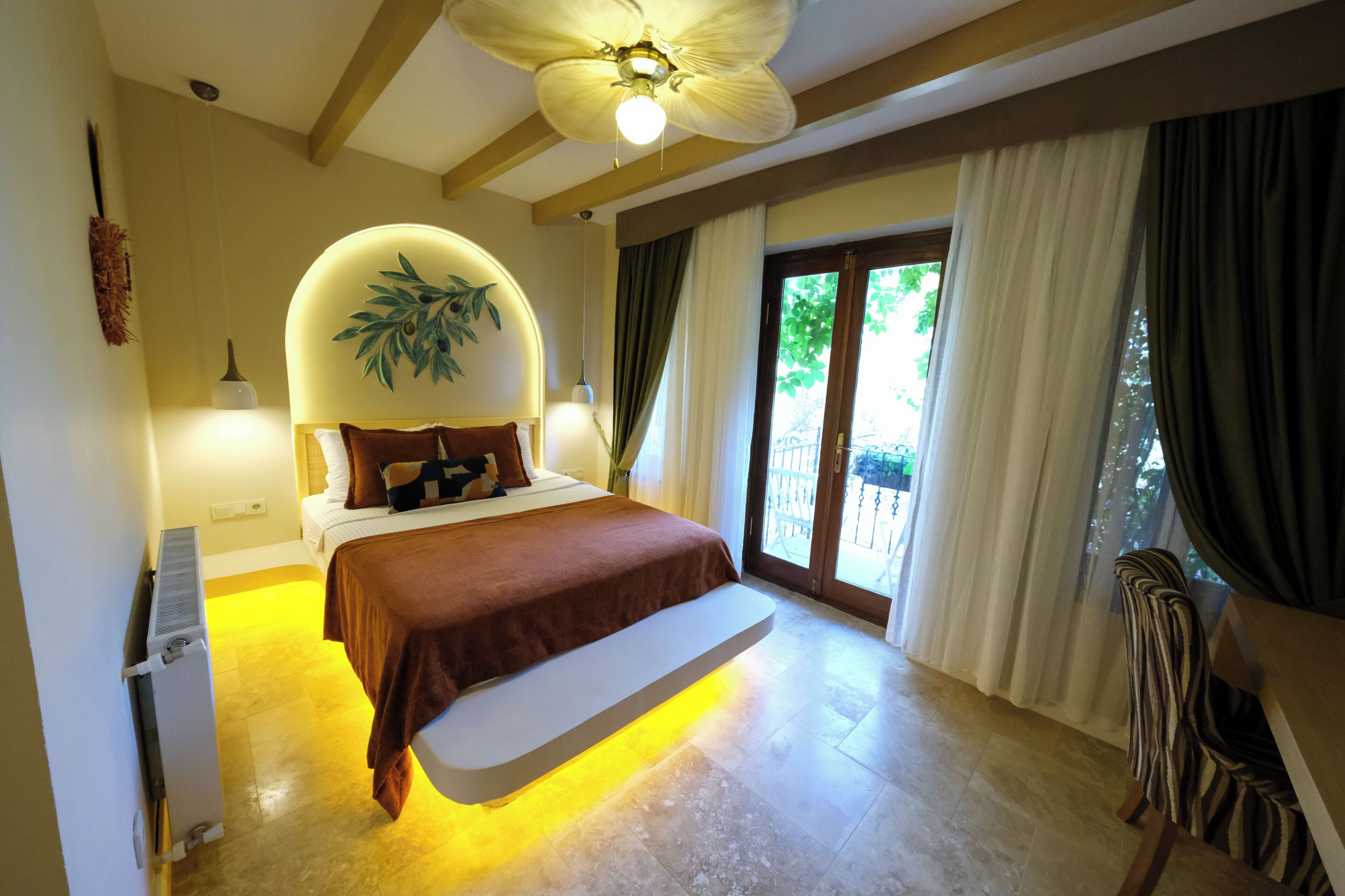 Superior Double Room, Partial Sea View | Minibar, in-room safe, desk, soundproofing