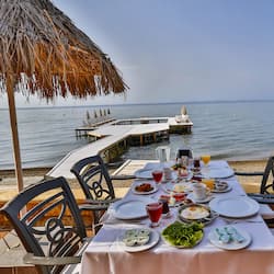 Café da manhã com buffet grátis todos os dias