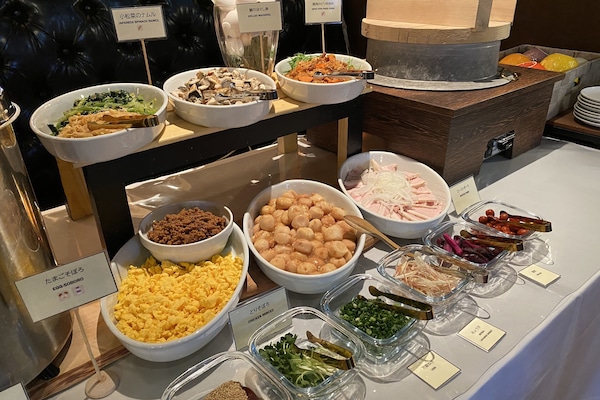 Daily buffet breakfast (JPY 1650 per person)