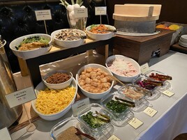 Daily buffet breakfast (JPY 1650 per person)