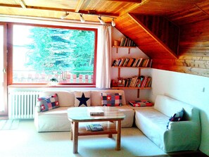 Exclusive Apartment, 2 Bedrooms, Fireplace, Executive Level (Mansard) | Living room