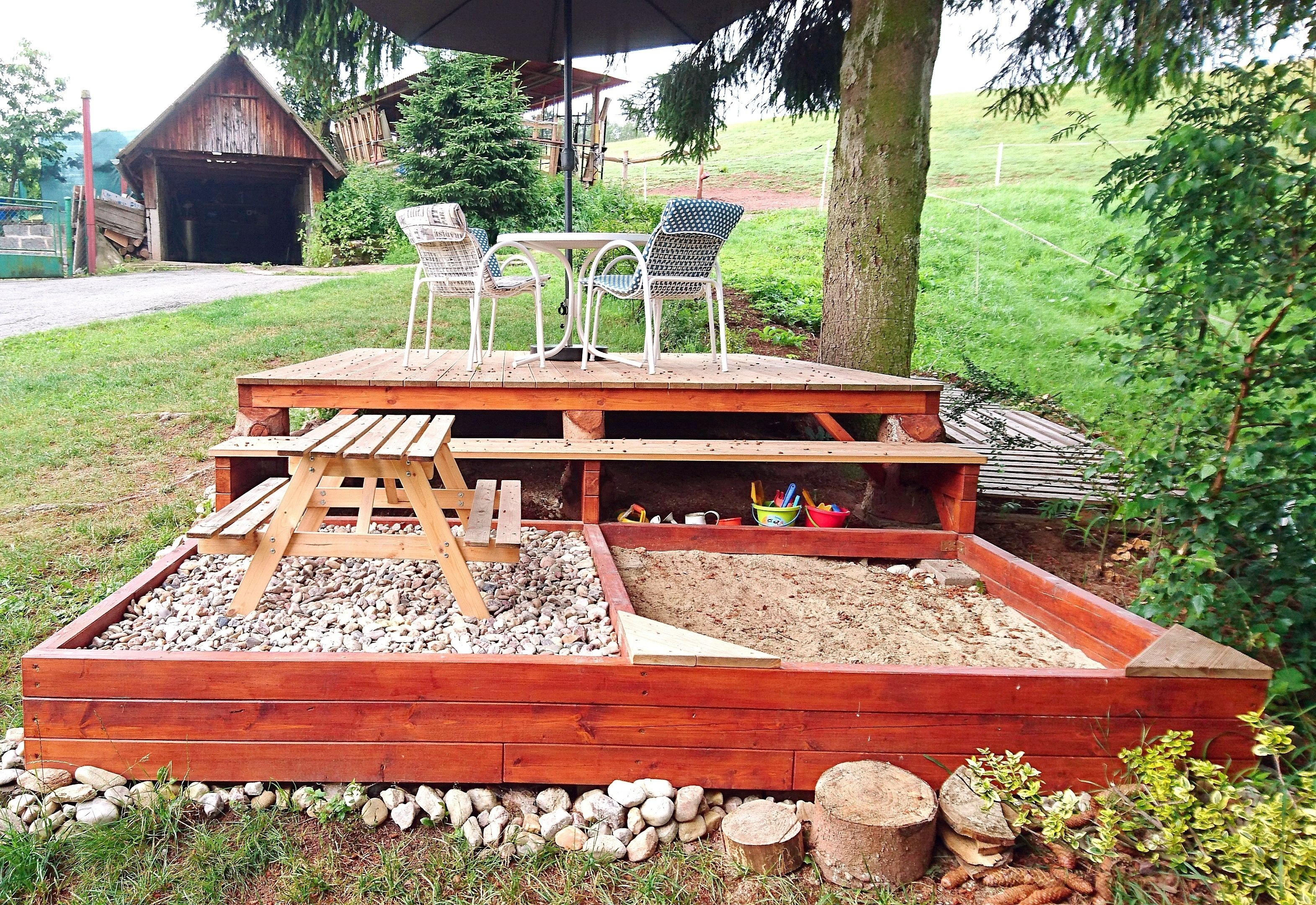 Children's play area - outdoor