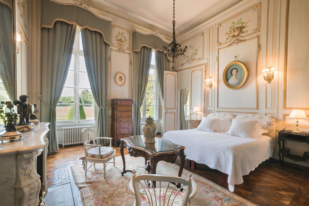 Phòng Suite Grand | Bộ đồ giường cao cấp, bàn, màn/rèm cản sáng, phòng cách âm 