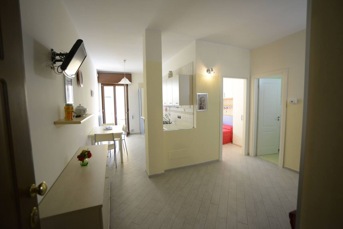 Appartement, 1 slaapkamer (Lungomare Galilei, 107) | Woonruimte | Een 18-inch flatscreentelevisie met digitale zenders en televisie