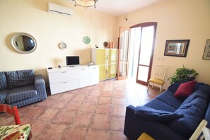 Apartment, 2 Bedrooms (Via delle Mimose, 64 - Baia Verde) | Living area