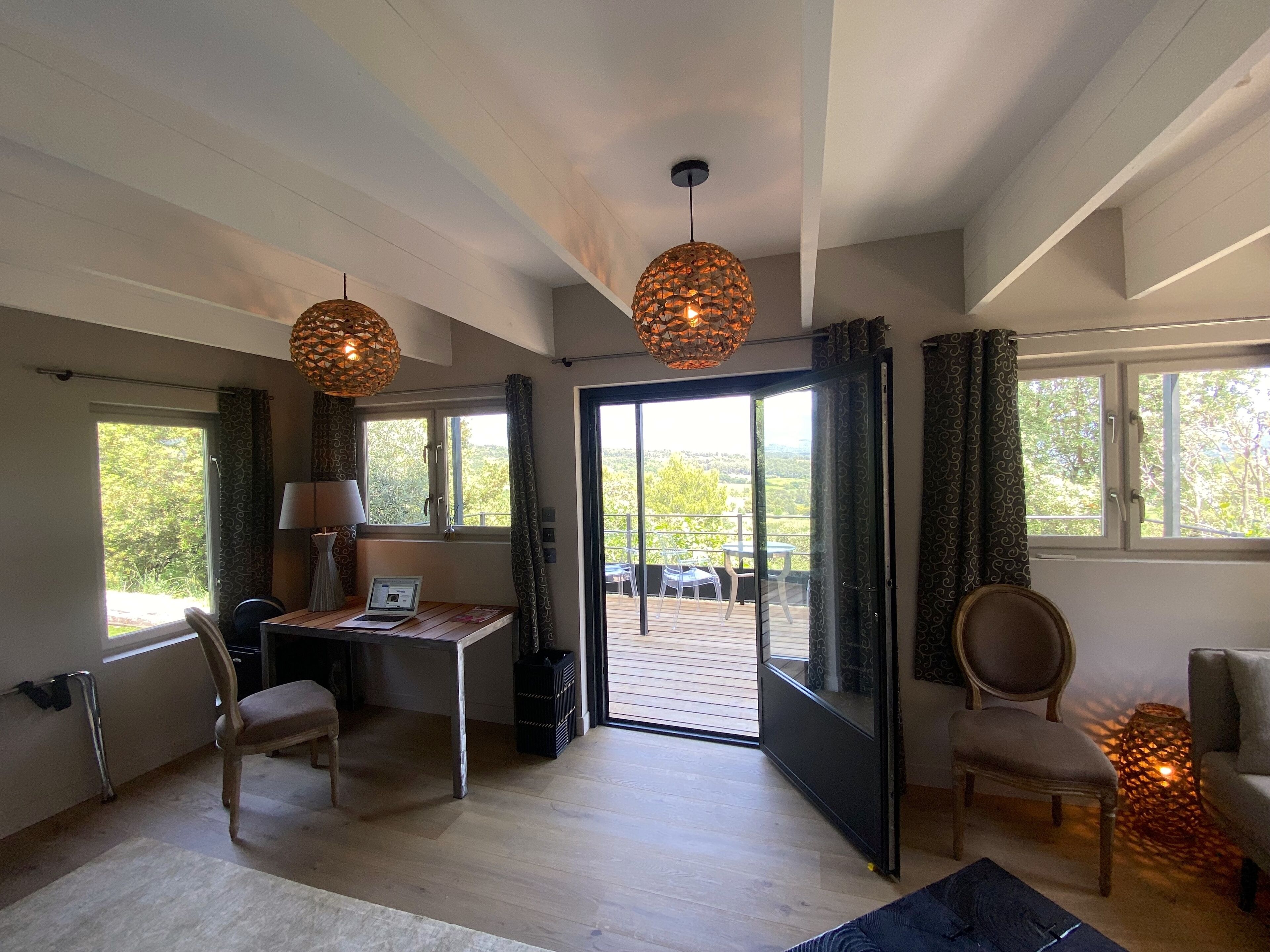 double room, ensuite (deluxe) | minibar, in-room safe, desk, soundproofing