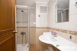 A bathroom with a shower, sink, and mirror. - Miray Hotel (Marmaris)