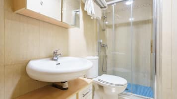 Junior Suite | 浴室 | 淋浴設備、免費梳洗用品、風筒、坐浴桶