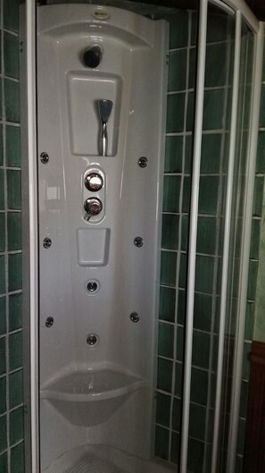 Bathroom shower - Villa Maria (Canicattini Bagni)
