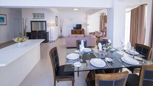 Penthouse | Living area | 32-inch LED TV with satellite channels, TV - Palms Hotel (Quatre Bornes)