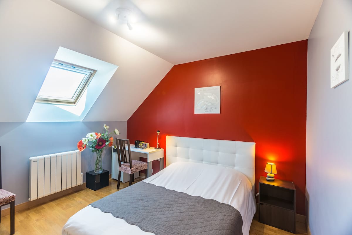 Double Room (Coquelicot) | 1 bedroom, individually decorated, individually furnished, soundproofing
